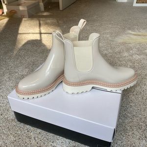 Dolce Vita Stormy H2O waterproof boots size 6 in Ivory Patent Stella